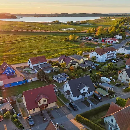 Balkon Mit Meerblick, Gratis Nutzung Vom Ahoi Erlebnisbad Und Sauna In Sellin - Haus De Niege Wech 04 Lejlighed Thiessow